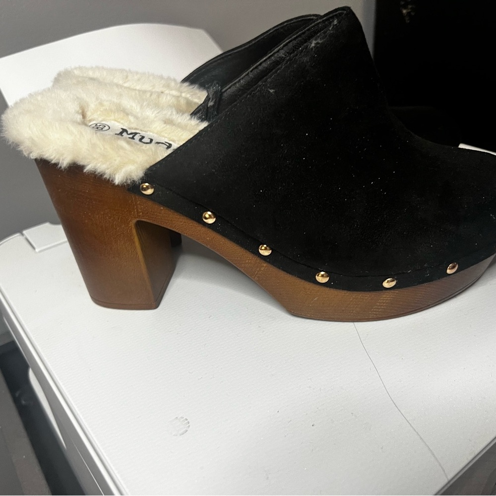 Mudd clogs size 8.5